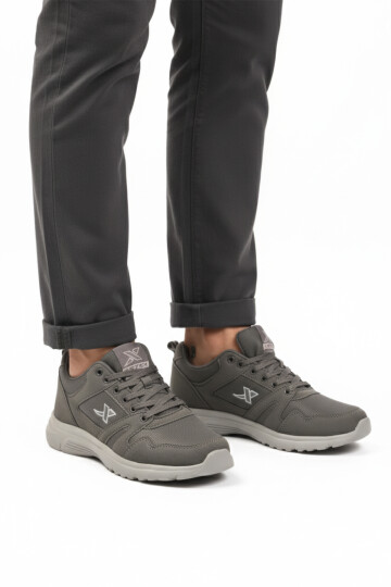 حذاء رياضي رجالي خفيف ومرن ومُشمّع من الدانتيل Xstep 020-Skin M