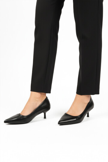 Siyah Cilt Hafif Kadın İnce Kısa Topuklu Ayakkabı 458343 Z