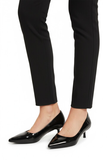 Black Patent Leather Lightweight Womens Thin Short Heeled Shoes 458343 Z