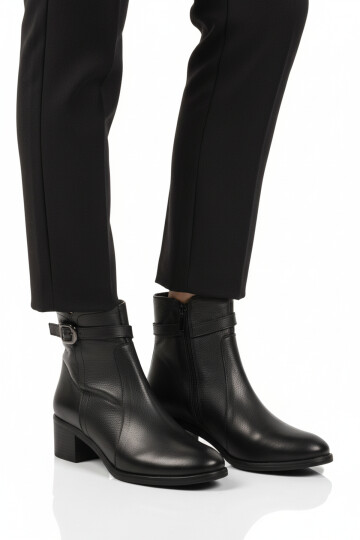 Siyah Hakiki Deri Fermuarlı İçi Polarlı Kadın Bot 24113-1 Z