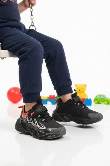 Siyah Cırtlı Hafif Erkek Çocuk Spor Ayakkabı 161-T5440210 P